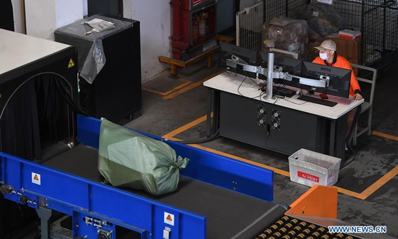 An employee checks parcels at an airmail distribution center of China Post in Guangzhou, south China's Guangdong Province, on Nov. 10, 2020. China's logistics sector sustained steady expansion in October as broader economic recovery consolidates, data from the China Federation of Logistics and Purchasing showed. Express delivery firms are estimated to handle a daily average of 490 million parcels from Nov. 11, known as the Singles' Day, to Nov. 16, much higher than the normal business volume. (Xinhua/Deng Hua)

