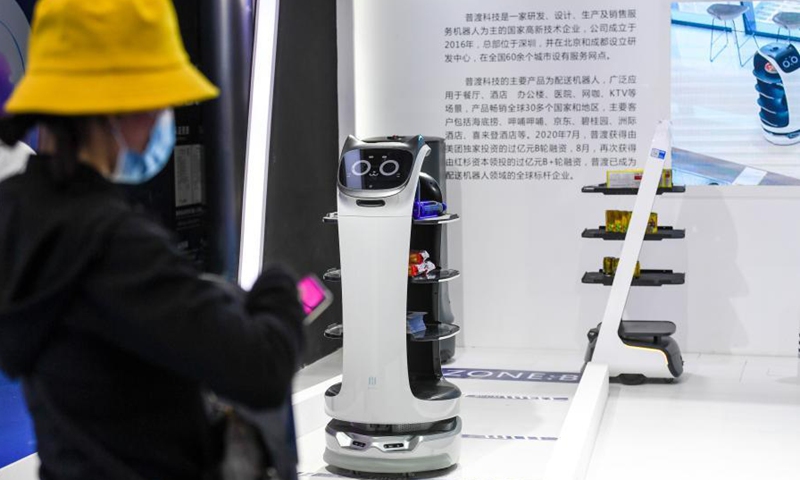 A delivery robot is seen at the 22nd China Hi-Tech Fair (CHTF) held in Shenzhen, south China's Guangdong Province, Nov. 11, 2020. The 22nd CHTF kicked off on Wednesday in southern China's tech hub Shenzhen, with more than 3,300 online and offline exhibitors from home and abroad, showcasing some 10,000 mind-boggling technology products. Themed Transforming the Future with Technology and Driving Development with Innovation, this year's CHTF will display the latest achievements in biomedicine, smart medicare, online education, and other emerging industries. It will also parade new types of businesses empowered by 5G, smart sensing, mobile payment, blockchain, and shared manufacturing. (Xinhua/Mao Siqian)


