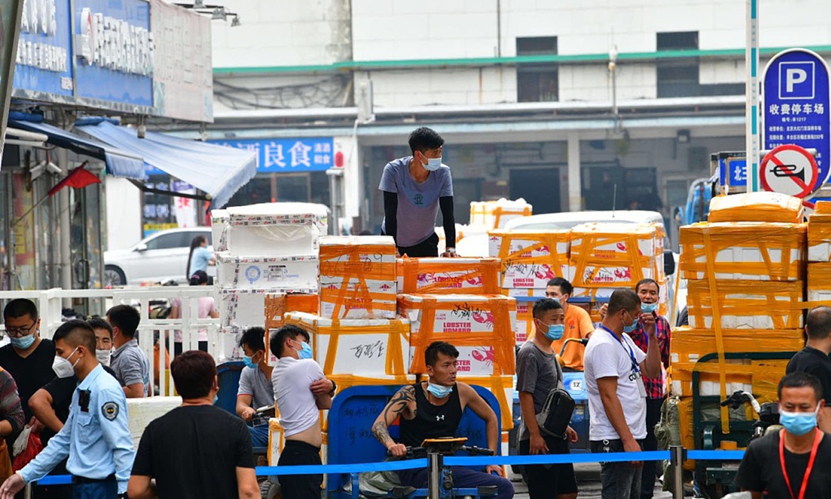 Beijing's Jingshen seafood market. File photo: VCG