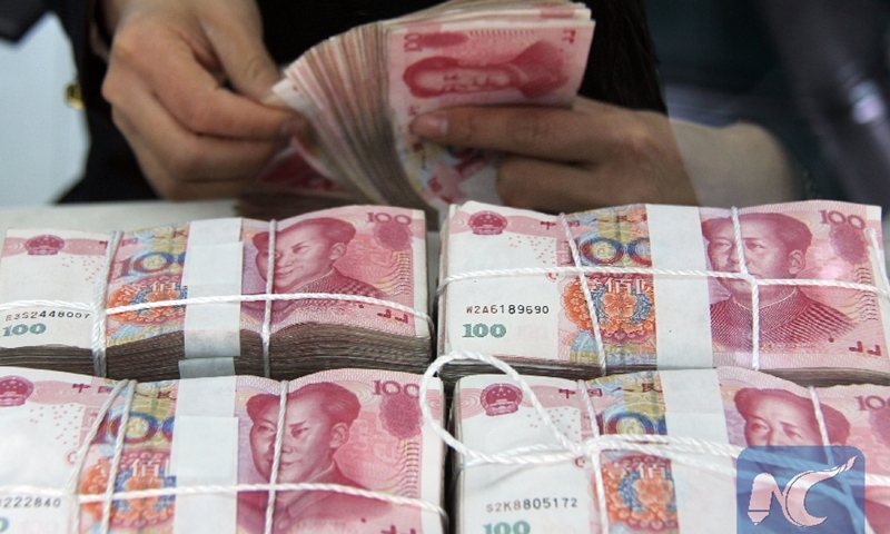 File Photo: A worker counts Chinese currency renminbi banknotes at a bank in Tancheng County of Linyi City, east China's Shandong Province, April 11, 2013. Photo:Xinhua
