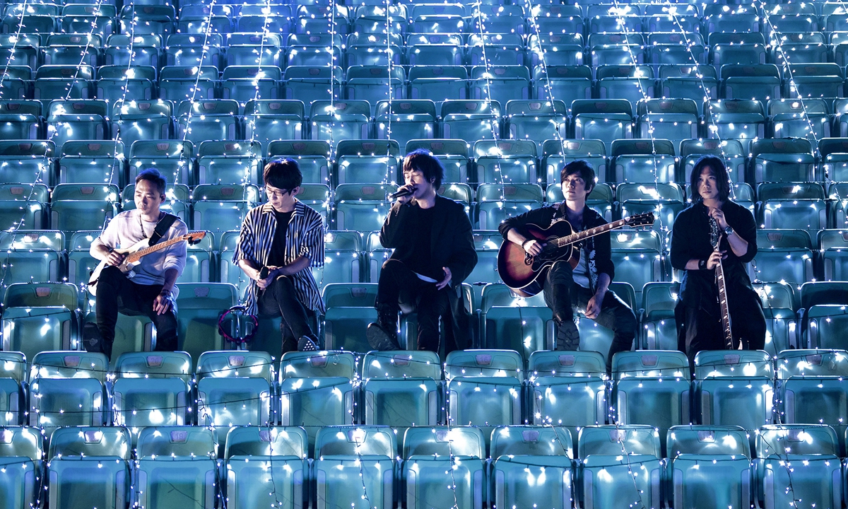 Chinese band Mayday based on the island of Taiwan livestream a concert Photo: Courtesy of TME Live A girl is jogging with a mask. A waitress showcases the serving chopsticks in East China's Jiangsu Province. A newly wedded couple showcase their marriage certificates. Photos: IC, VCG