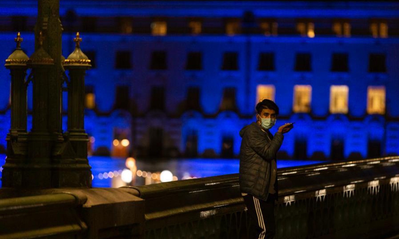 A man wearing a face mask walks along the Westminster Bridge in London, Britain, on Dec. 23, 2020. British Health Secretary Matt Hancock on Wednesday announced that more areas of the East and South East of England will be put into Tier Four restrictions, the highest level, while revealing that two cases of another new variant of the novel coronavirus have been identified in Britain. (Xinhua/Han Yan)

