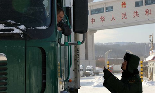 A security officer checks a truck at the border checkpoint in Suifenhe in Northeast China's Heilongjiang Province.Photo: IC 