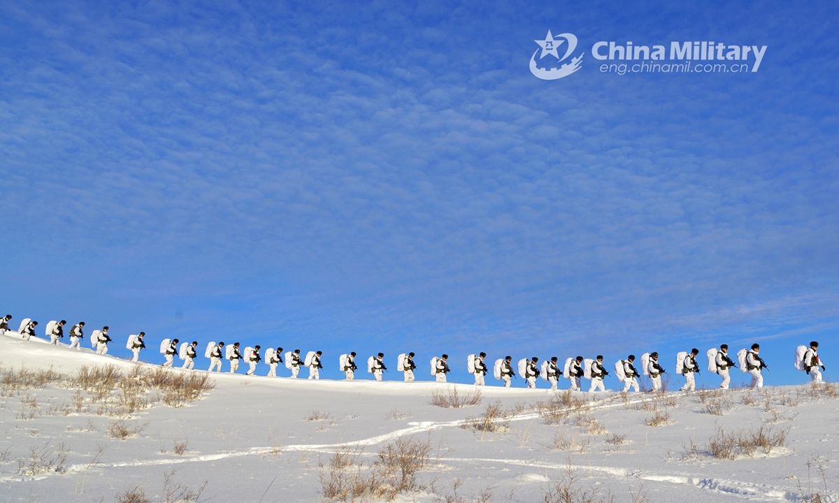 Soldiers assigned to a frontier defense regiment under the PLA Xinjiang Military Command carry out route march in the snow during an intensive training exercise on December 23, 2020. (eng.chinamil.com.cn/Photo by Wang Yue)