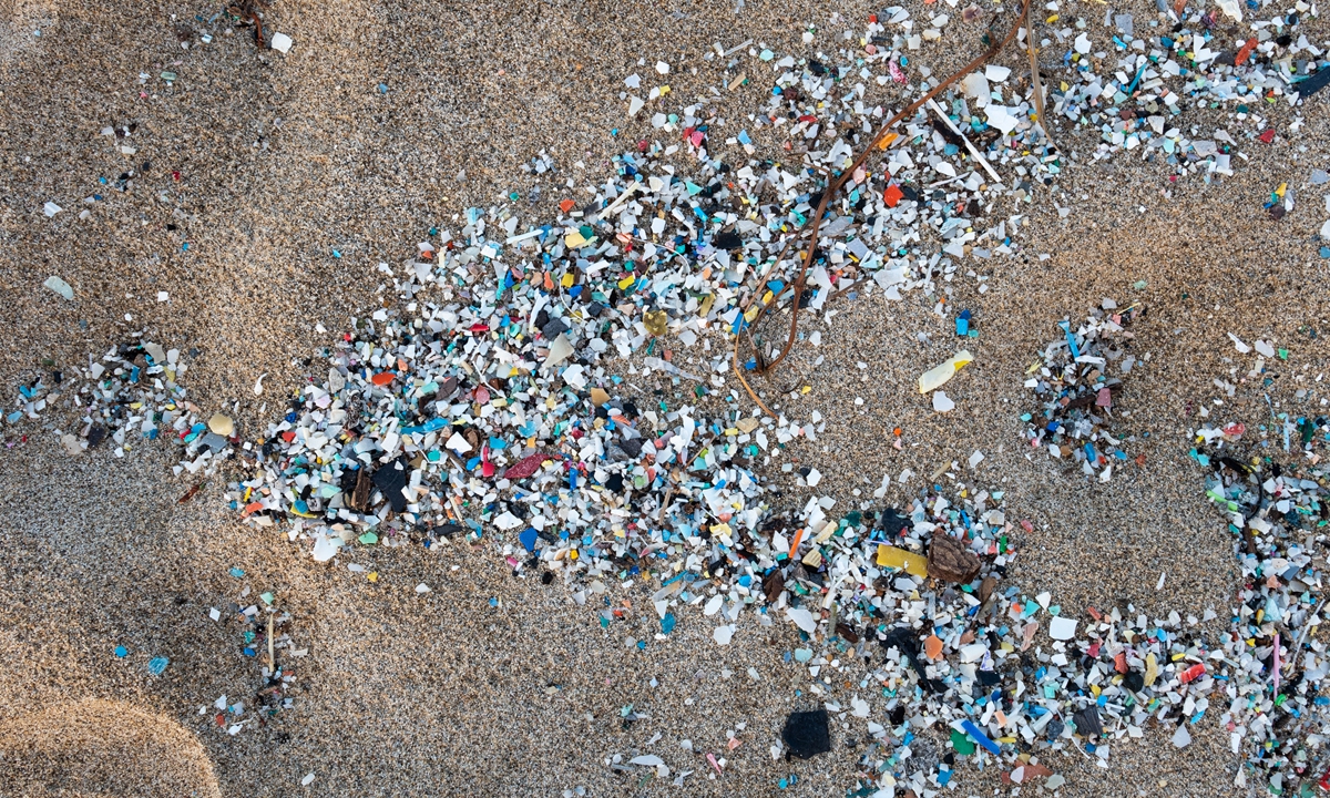 A detail of microplastics along the Schiavonea beach, transported by the Ionian sea during the last sea storm. The force of the sea storm lifted the microplastics from the seabed and carried it to the beach on March 2, 2019. Photo: VCG