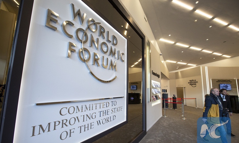 People walk by the logo of the World Economic Forum (WEF) in Davos, Switzerland, Jan. 21, 2019. The WEF Annual Meeting will kick off in Davos on Tuesday. (Xinhua/Xu Jinquan)