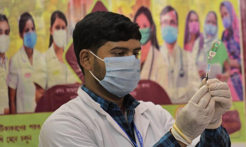 A health worker prepares a dose of the COVID-19 vaccine Covishield for health workers of the Border Security Force at Agartala, the capital city of India's northeastern state of Tripura, Jan. 21, 2021.Photo:Xinhua