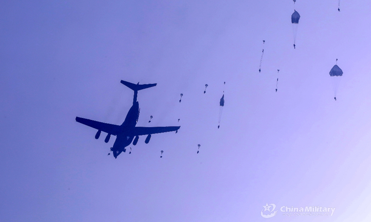Paratroopers assigned to a brigade of the airborne troops under the PLA Air Force descend to the drop zone during an air-drop training exercise on January 16, 2021. (eng.chinamil.com.cn/Photo by Liu Bingbing)