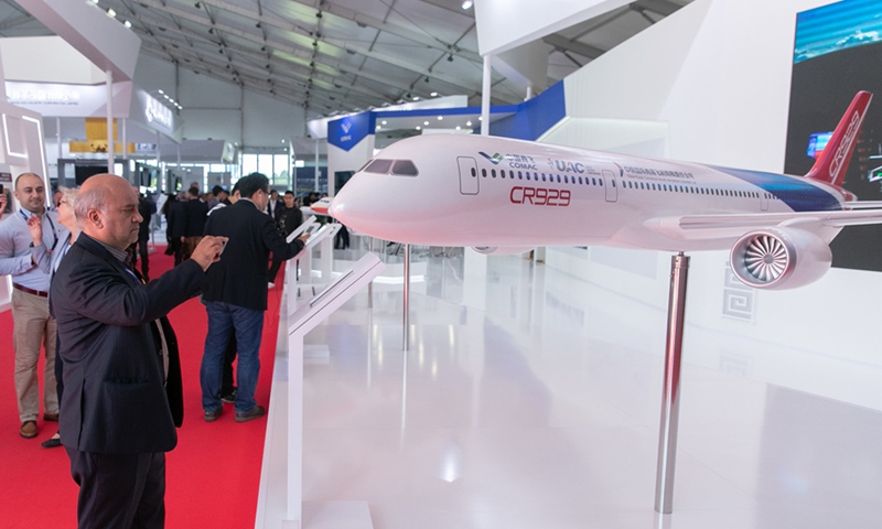 People view a model of CR929 airplane during the international aviation and space salon MAKS 2019 in Zhukovsky, Russia, Aug. 27, 2019. (Xinhua/Bai Xueqi)