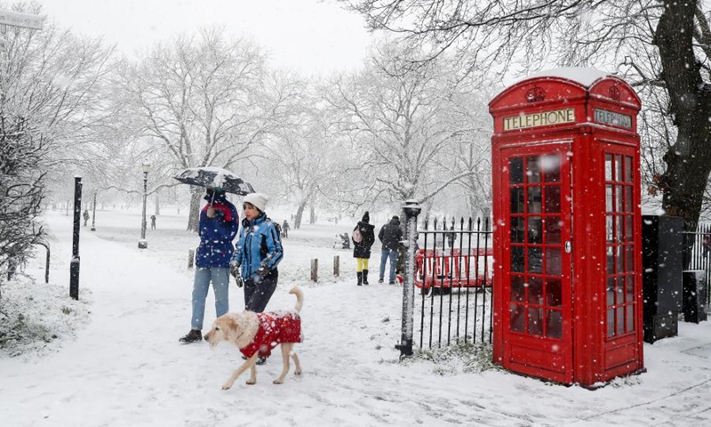 People enjoy snow in London, Britain - Global Times