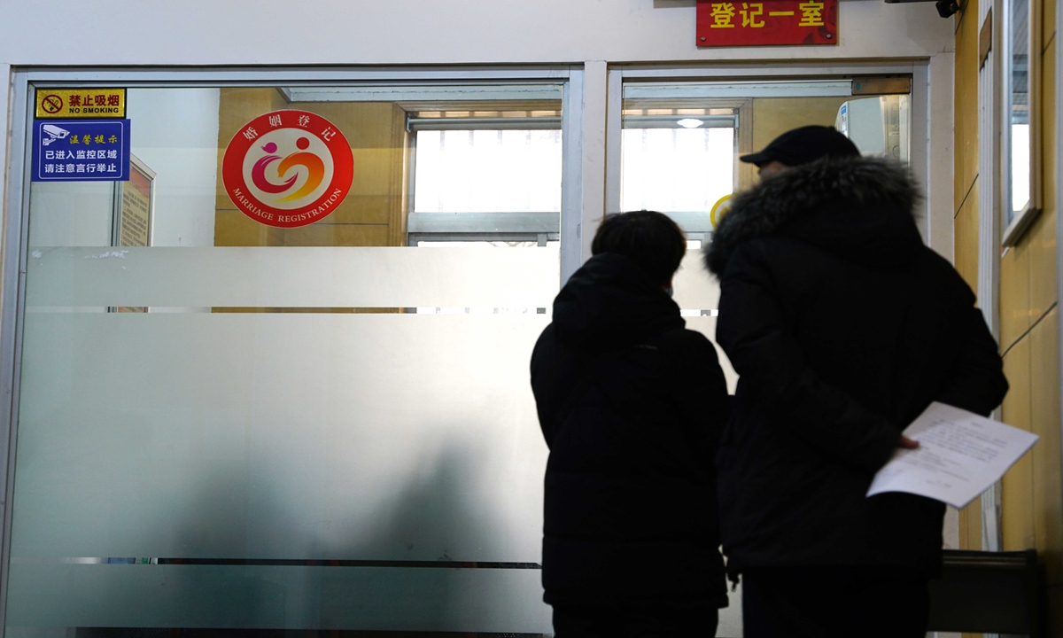 A couple is waiting to submit application outside the divorce registration room at the Yanta District Civil Affairs Bureau in Xi'an, capital of Northwest China's Shaanxi Province, on January 5. Photo: VCG