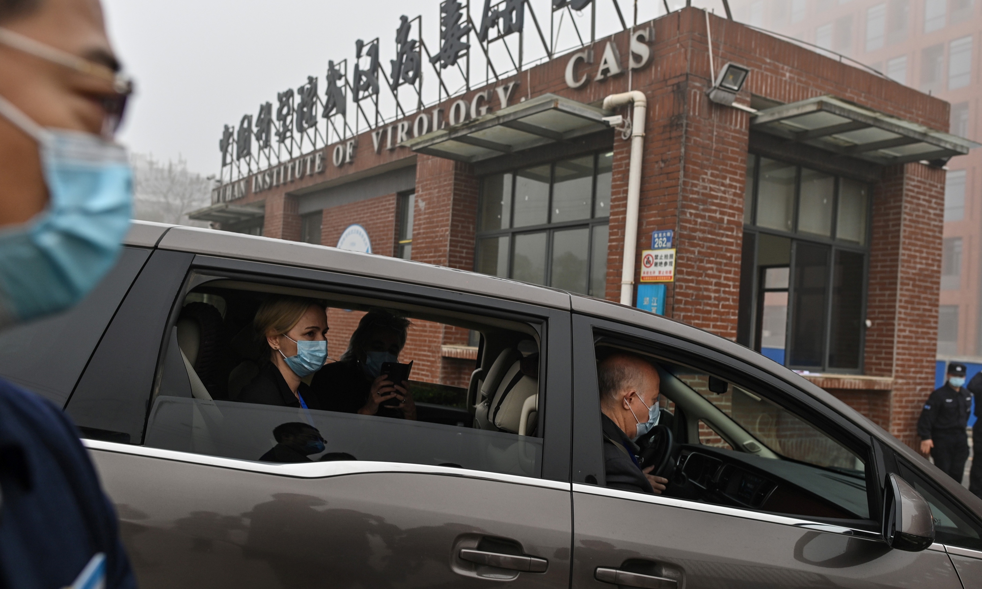 Peter Daszak (right) and other members of the World Health Organization (WHO) team investigating the origins of the COVID-19 arrive at the Wuhan Institute of Virology in Wuhan, Hubei Province on Wednesday. Photo: AFP