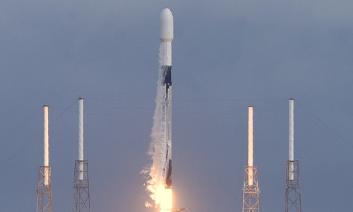 A SpaceX Falcon 9 rocket lifts off at Cape Canaveral Space Force Station on January 24 in Cape Canaveral, Florida. Photo: VCG