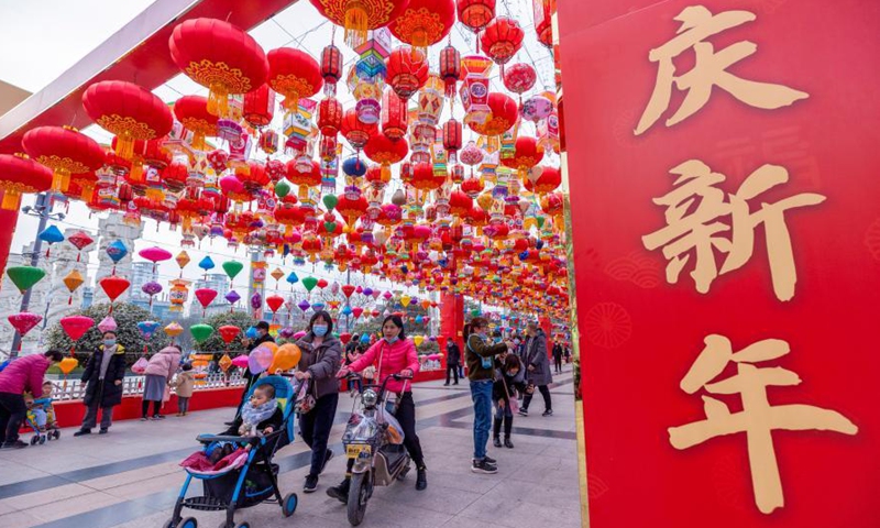 Lantern show held ahead of Spring Festival in Yuncheng, N China ...
