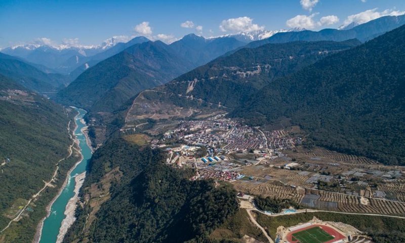 Aerial photo taken on Feb. 13, 2021 shows the view of Yarlung Zangbo River and Medog County in Nyingchi City of southwest China's Tibet Autonomous Region. (Xinhua/Sun Fei)