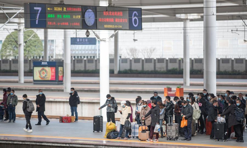 Passengers wait on a platform at Chongqingbei Railway Station in Chongqing, southwest China, Feb. 17, 2021. Wednesday marks the last day of the Spring Festival holiday. As railway stations entered the travel rush of returning passengers, Chongqing railroad department took messures to ensure that passengers travel easily and safely. (Xinhua/Huang Wei) 

