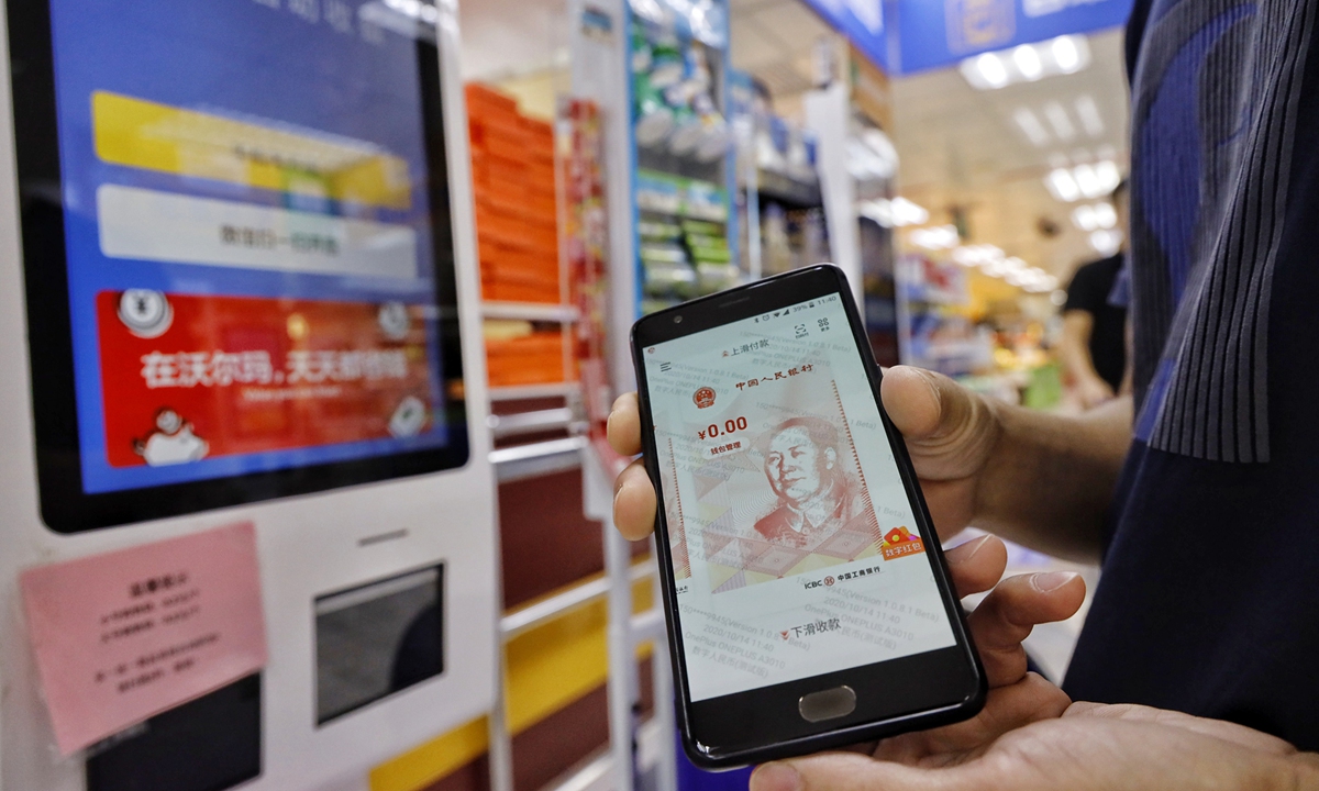 Residents who received red packets of digital RMB use the money in stores in Shenzhen, Guangdong Province, on Wednesday. The city launched a pilot program to distribute 10m yuan ($1.49m) in the form of digital currency to residents on Monday. Photo: Li Hao/GT