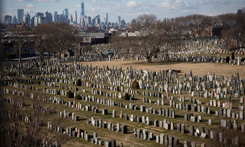 The Manhattan skyline is seen behind Calvary Cemetery in New York, the United States, on Jan. 18, 2021.(Photo: Xinhua)