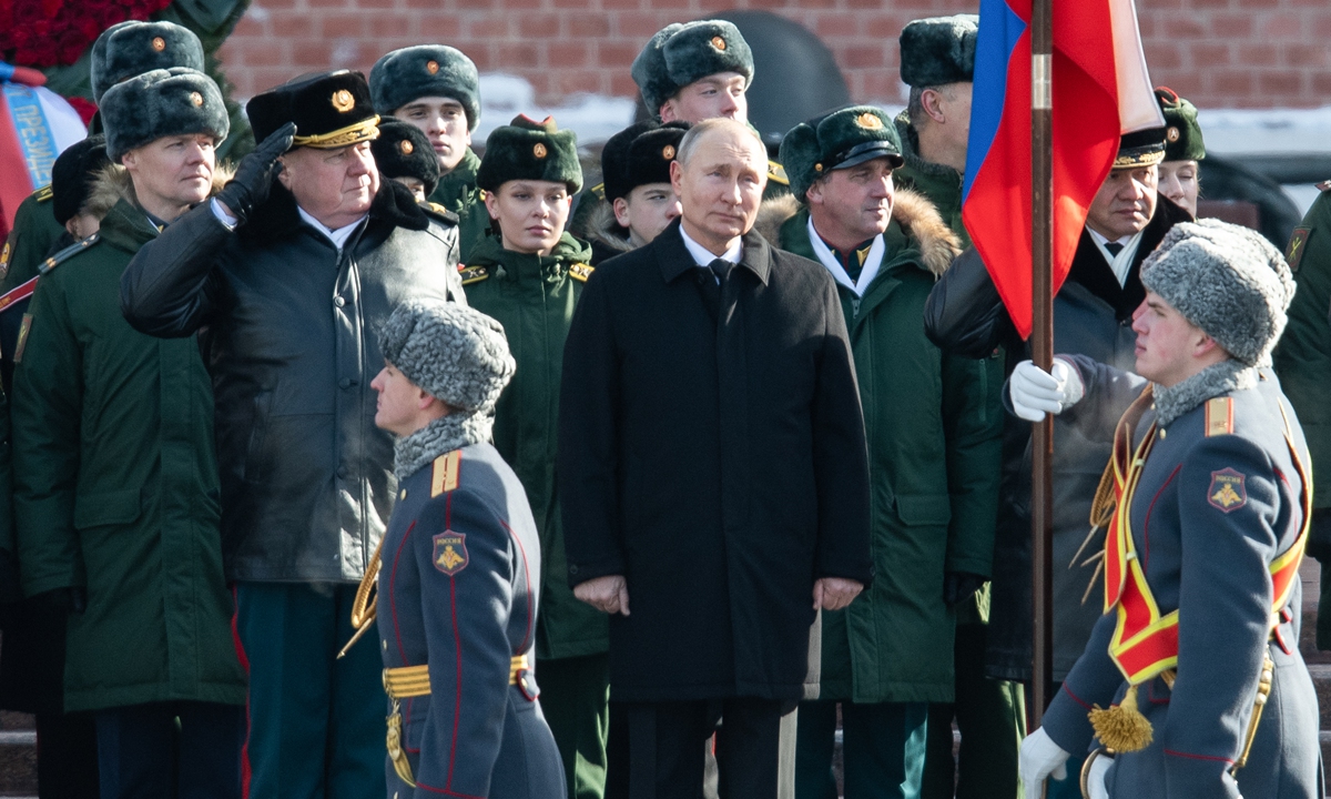 Russian President Vladimir Putin attends a wreath-laying ceremony at the Tomb of the Unknown Soldier in Alexander Garden by the Kremlin Wall to mark Defender of the Fatherland Day, in Moscow. Putin thanked the servicemen for the dignified performance of their duty and noted the combat effectiveness of the armed forces. He also expressed special gratitude to the veterans who “taught us to win and not give up.” Photo: VCG