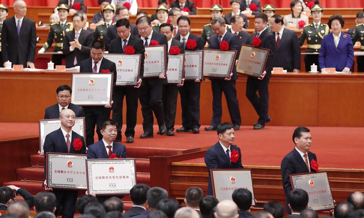 Individual and collective model poverty fighters are honored during a grand gathering that is held to mark the country's 
accomplishments in poverty alleviation at the Great Hall of the People in Beijing on Thursday.  Photo: Xinhua
