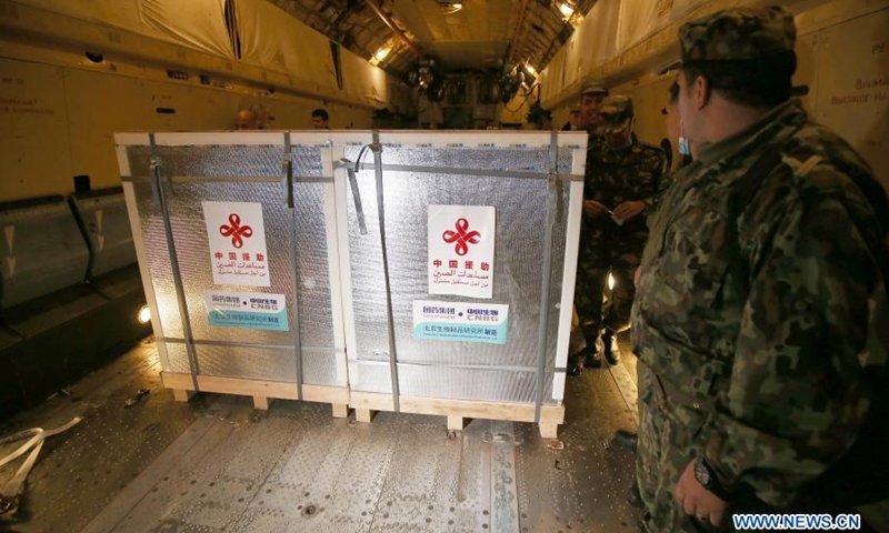 Photo taken on Feb. 24, 2021 shows staff members unloading COVID-19 vaccines at the military airport of Boufarik, 40 km southeast of the capital Algiers, Algeria. A donation of Chinese Sinopharm coronavirus vaccines arrived in Algeria on Wednesday to help the North African nation combat the pandemic.Photo:Xinhua