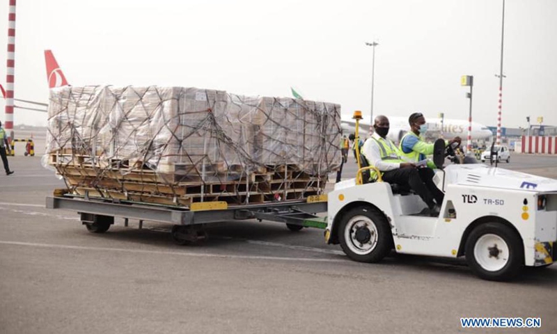 Airport workers unload COVID-19 vaccines at the Kotoka International Airport in Accra, capital of Ghana, Feb. 24, 2021. The government of Ghana Wednesday took the delivery of 600,000 doses of AstraZeneca COVID-19 vaccine made by the Serum Institute of India, becoming the first country to receive the COVID-19 vaccines from the COVAX Facility.Photo:Xinhua