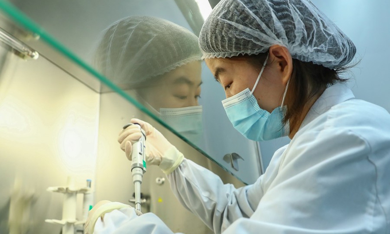 A staff member of Sinovac Biotech, a Chinese biopharmaceutical company, works in the quality inspection lab of COVID-19 inactivated vaccines in Beijing, capital of China, Dec. 23, 2020.(Photo: Xinhua)