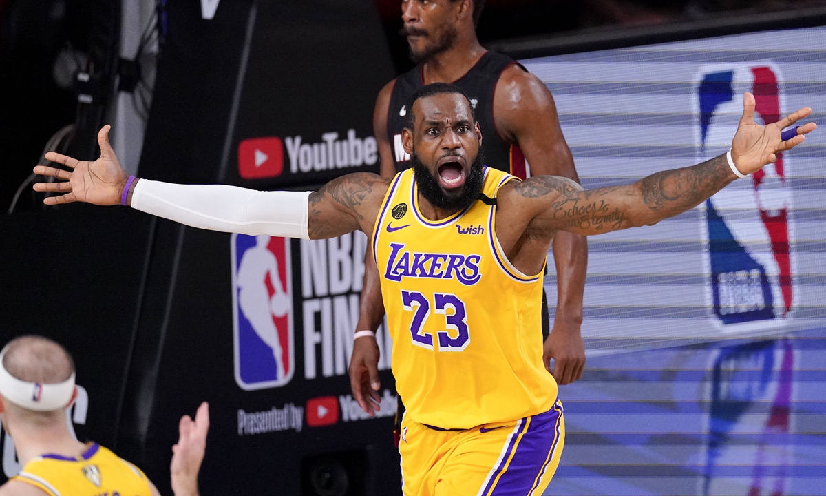 Los Angeles Lakers' LeBron James (yellow jersey) plays during NBA games. Photos: IC