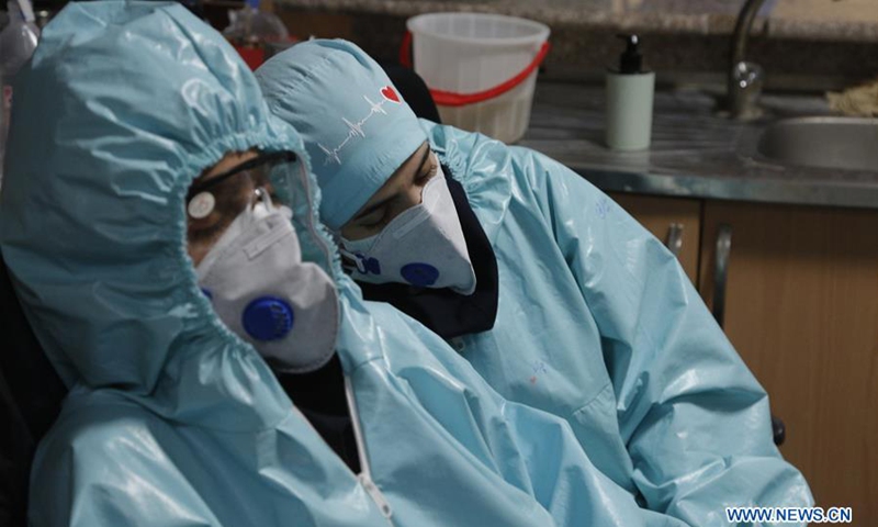 Medical personnel take a rest during the combat against COVID-19 in Tehran, Iran, March 28, 2020. With the 2,901 new confirmed cases over the past 24 hours, the total number of infected people with the novel coronavirus in Iran reached 38,309 on Sunday, reported official IRNA news agency.(Photo: Xinhua)