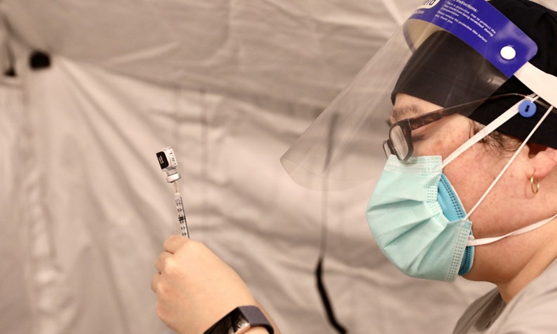 A dose of COVID-19 vaccine is prepared at Garfield Medical Center, Monterey Park, Los Angeles County, California, the United States, Dec. 18, 2020.(Photo: Xinhua)