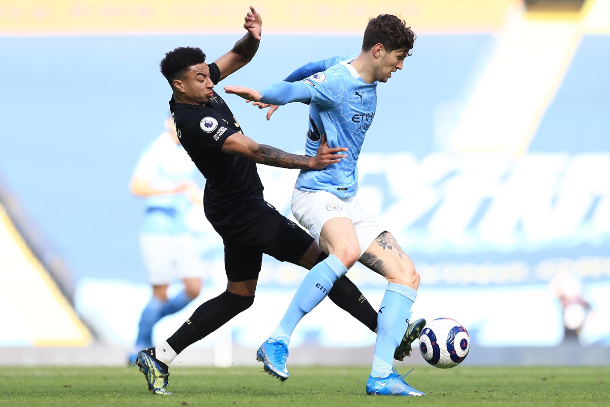 John Stones (right) of Manchester City is challenged by Jesse Lingard of West Ham United on Saturday in Manchester, England. Photo: VCG