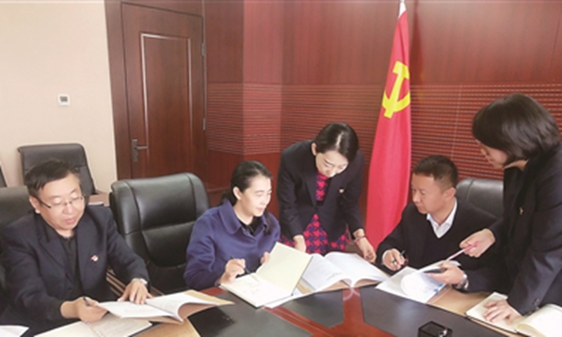 Workers from the Commission for Discipline Work of Hohhot Economic and Technological Development Zone (HETDZ) study the case related to Li Jianping. Photo: Li Yinjie.
