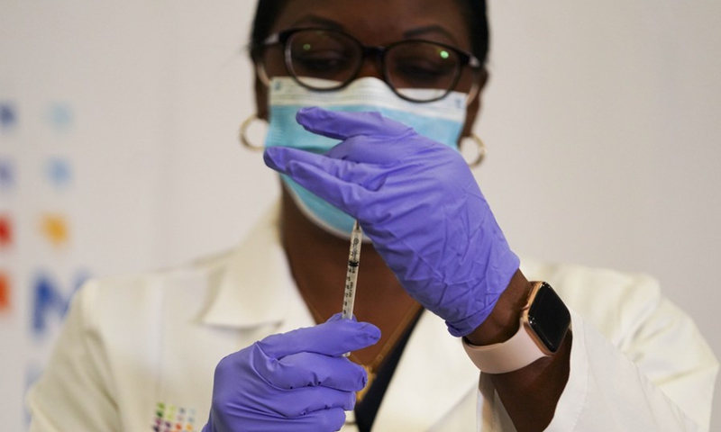 A healthcare worker prepares the administration of the COVID-19 vaccine at Long Island Jewish Medical Center in New York, the United States, on Dec. 14, 2020.(Photo: Xinhua)
