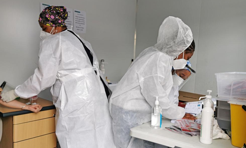 Medical worker go about their business at a COVID-19 test point in Johannesburg, South Africa, Feb. 1, 2021.(Photo: Xinhua)