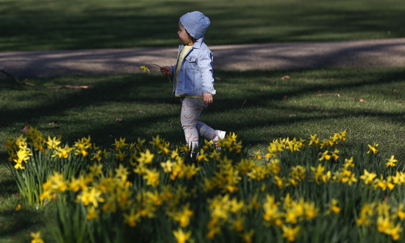 A child is seen at St James's Park in central London, Britain, Feb. 26, 2021.(Photo: Xinhua)