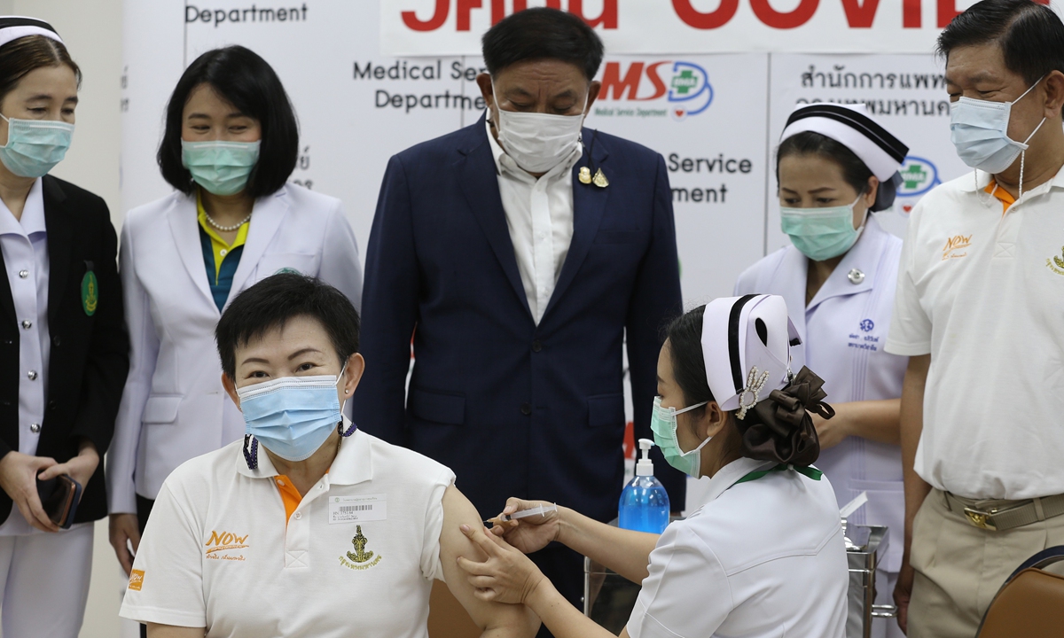 Governor of Bangkok Asawin Kwanmuang (Back -C) looks at the deputy BMA Permanent Secretary Wanthanee Watthana (Front-L) receiving a shot of China's CoronaVac COVID-19 vaccine, on the first day of the national vaccination program against COVID-19 at Bang Khun Thian Geriatric Hospital in Bangkok, Thailand on Monday. Photo: cnsphoto