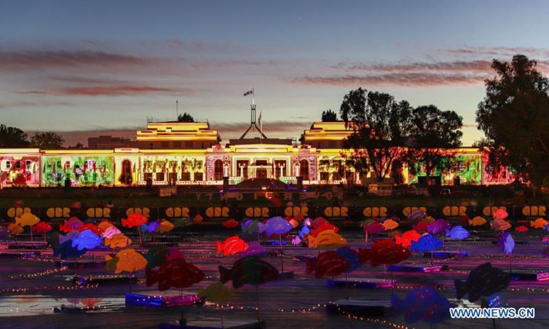 Photo taken on Feb. 28, 2021 shows colorful fish sculptures displayed in front of the Old Parliament House during the Enlighten Festival in Canberra, Australia. The annual Enlighten Festival runs from Feb. 26 to March 8 in Canberra with landmark buildings illuminated with colorful lights. People visiting the festival this year are required to register in advance and keep social distancing.(Photo: Xinhua)