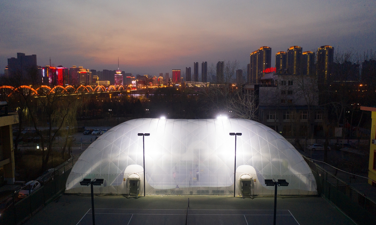 A see-through air-film pavilion opens for operation in Taiyuan, North China's Shanxi Province, resembling the space capsule in the film The Martian when it is illuminated at night. Photo: IC
