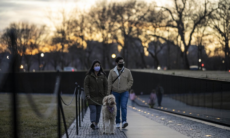 People tour the National Mall in Washington D.C., the United States, Feb. 27, 2021.(Photo: Xinhua)