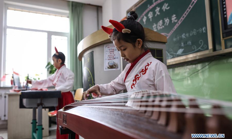 Primary students wearing traditional costumes and ox-themed headpieces perform in class on their first day of the new semester at a primary school in Shenyang, northeast China's Liaoning Province, March 1, 2021. Students returned to school for the spring semester on Monday in many parts of China amid coordinated epidemic control efforts.(Photo: Xinhua)