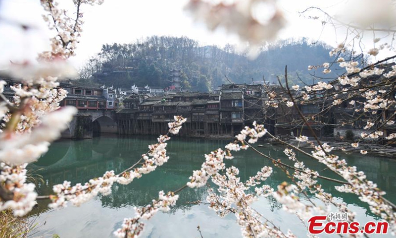 Photo taken on Feb. 16, 2021 shows the beautiful night view of the Fenghuang Town in Xiangxi Tujia and Miao autonomous prefecture, Central China's Hunan Province.Photo:China News Service