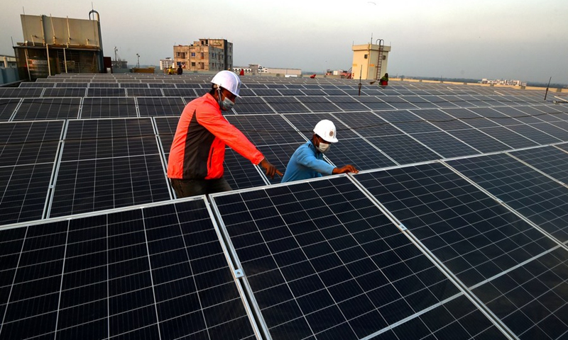 Supervisors monitor installation process of solar panels on a factory building in Gazipur on the outskirts of Dhaka, Bangladesh on Jan. 3, 2021.(Photo: Xinhua)