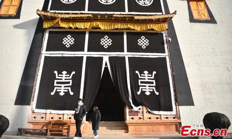 Tourists visit Gedan Songzanlin Lamasery in Shangri-La County, Yunnan Province on March 2, 2021.Photo:China News Service