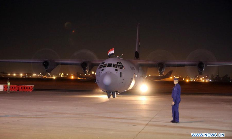 A plane carrying the COVID-19 vaccines donated by China arrives at an airbase in Baghdad, Iraq on March 2, 2021. Iraq received a shipment of China's COVID-19 vaccines on Tuesday.(Photo: Xinhua)