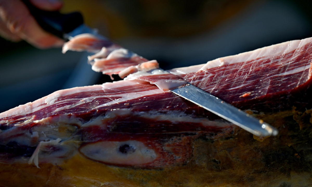 Spanish master ham cutter Florencio Sanchidrian cuts Spanish Iberian ham in Membrio, near Caceres, on January 18. Photo: AFP