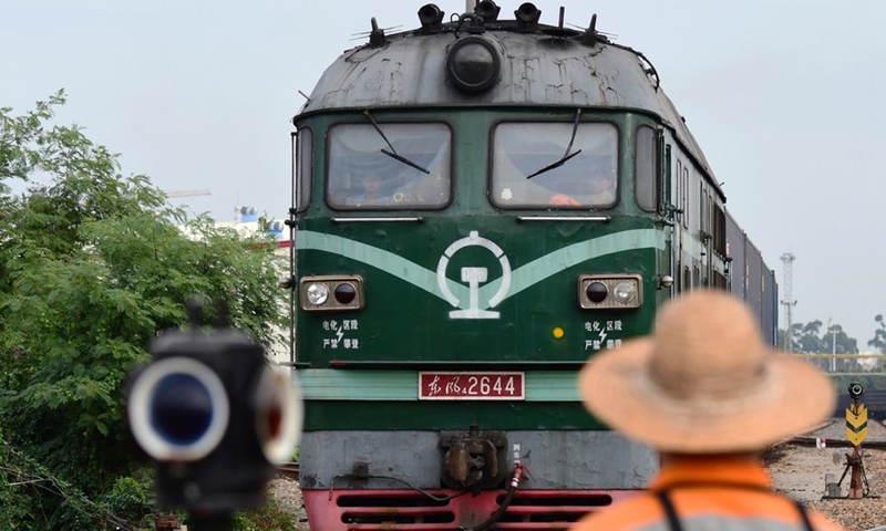 A China-Europe freight train bound for Hamburg of Germany departs from Haicang Station in Xiamen, southeast China's Fujian Province, Nov. 13, 2020.(Photo: Xinhua)