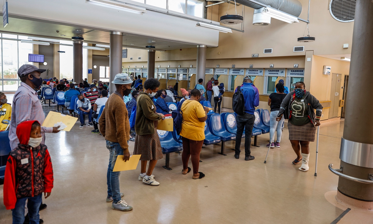 A general view of the waiting area of the Tembisa Hospital in Tembisa, on March 1, 2021. Photo: VCG