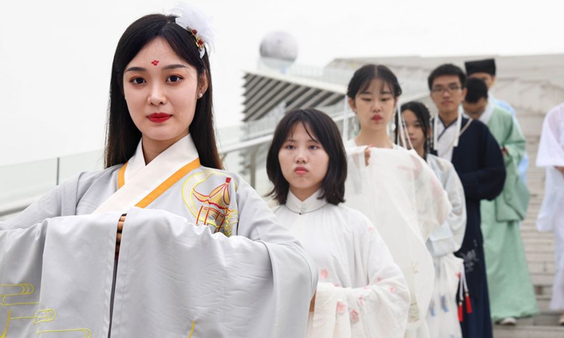 Fans of hanfu, the traditional clothing of China's Han ethnic group, celebrate the Mid-Autumn Festival on Sep 13, 2019 in Qingdao, E China's Shandong Province.Photo:Xinhua