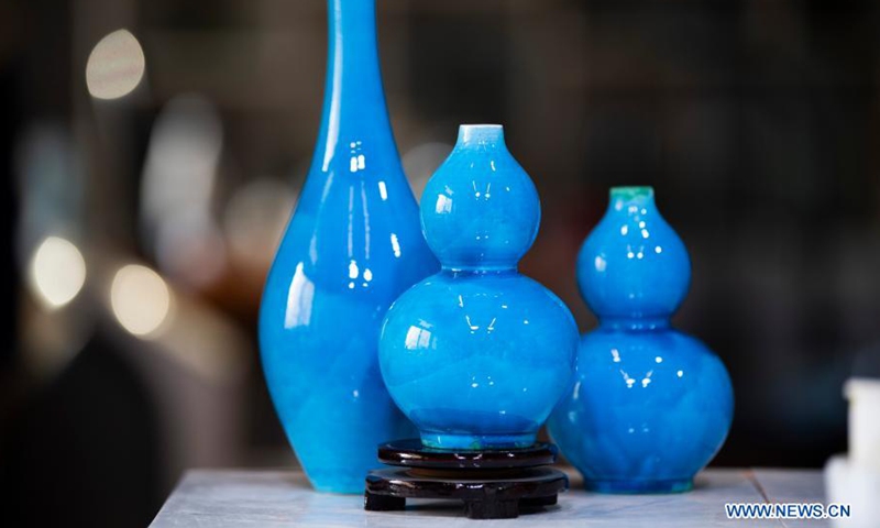 Photo taken on March 3, 2021 shows Peacock Blue colored glaze handicrafts in Ge Yuansheng's workshop in Taiyuan, north China's Shanxi Province. Shaping, glazing, firing... After several procedures, the colored glaze handicrafts in the hands of Ge Yuansheng, an 81-year-old man in Taiyuan, gradually glow with dazzling brilliance.Photo:Xinhua