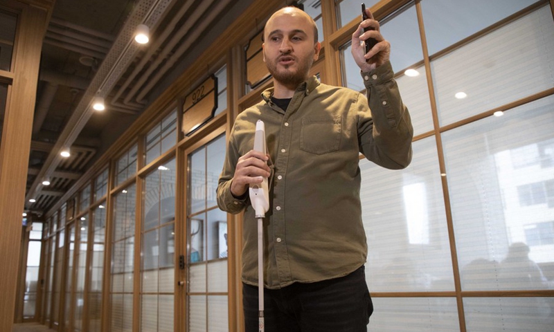 Kursat Ceylan, who has congenital blindness, led a Turkish start-up that invented the We Walk smart cane which provides the blind people with navigation assistance via smart technologies.(Photo: Xinhua)